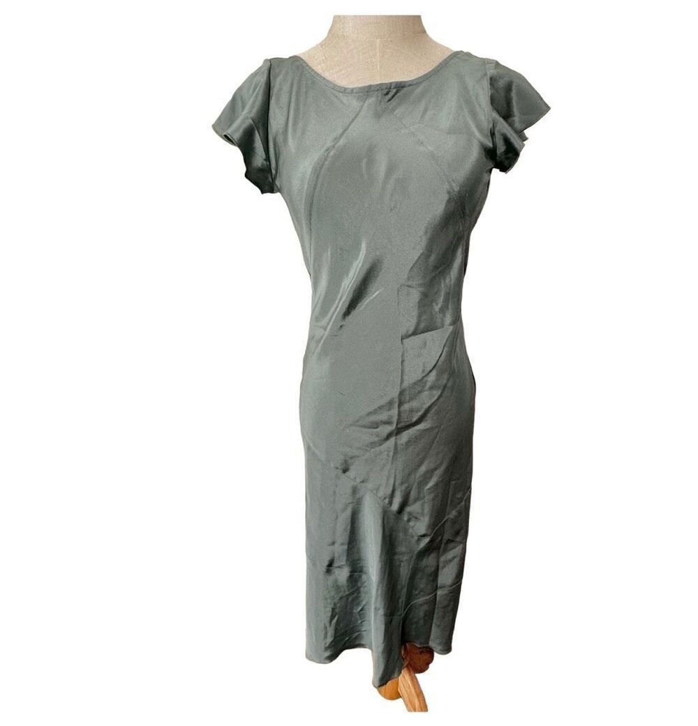 Long green short sleeved dress